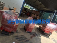 小型壓路機(jī)、霧炮等設(shè)備成功發(fā)往目的地